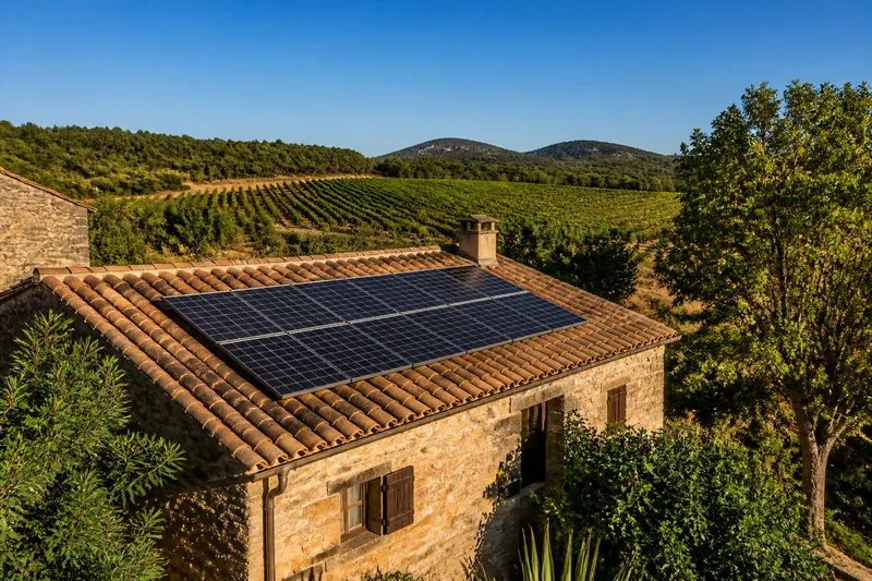 Maison du Biterrois aux tuiles canal équipée de panneaux solaires